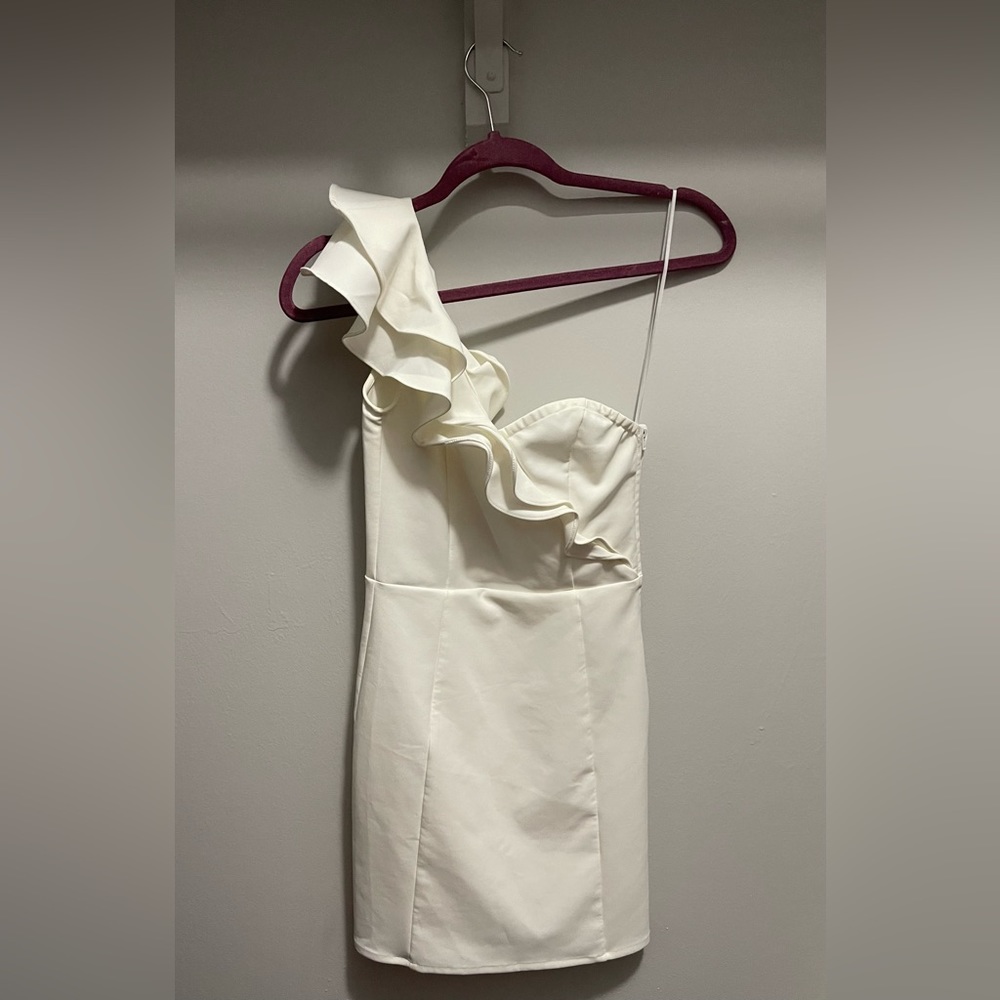 One shoulder elegant dress